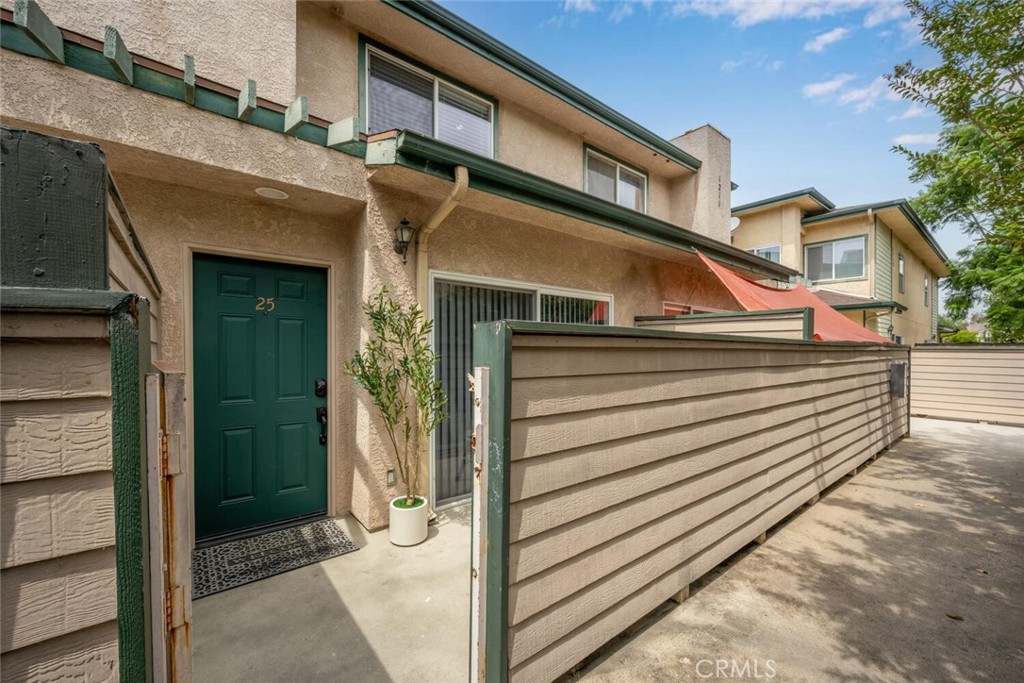 1211 E Carson Street 25