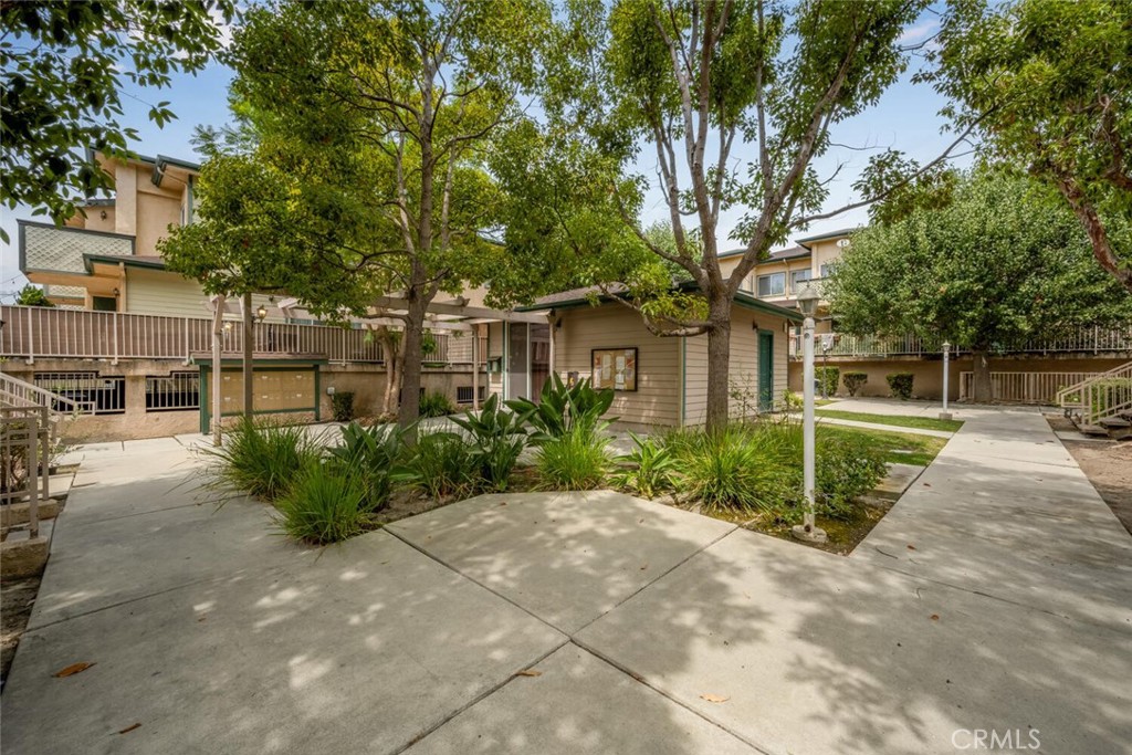 1211 E Carson Street 25