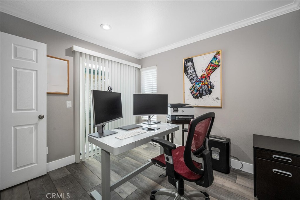 1211 E Carson Street 25