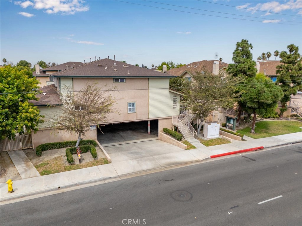 1211 E Carson Street 25