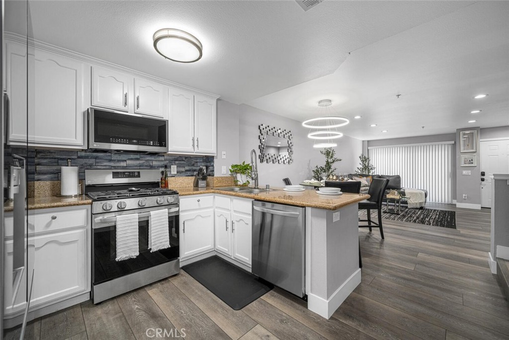 1211 E Carson Street 25