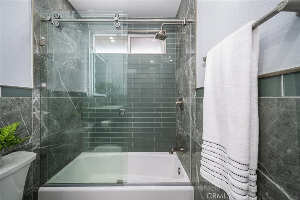 1211 E Carson Street 25