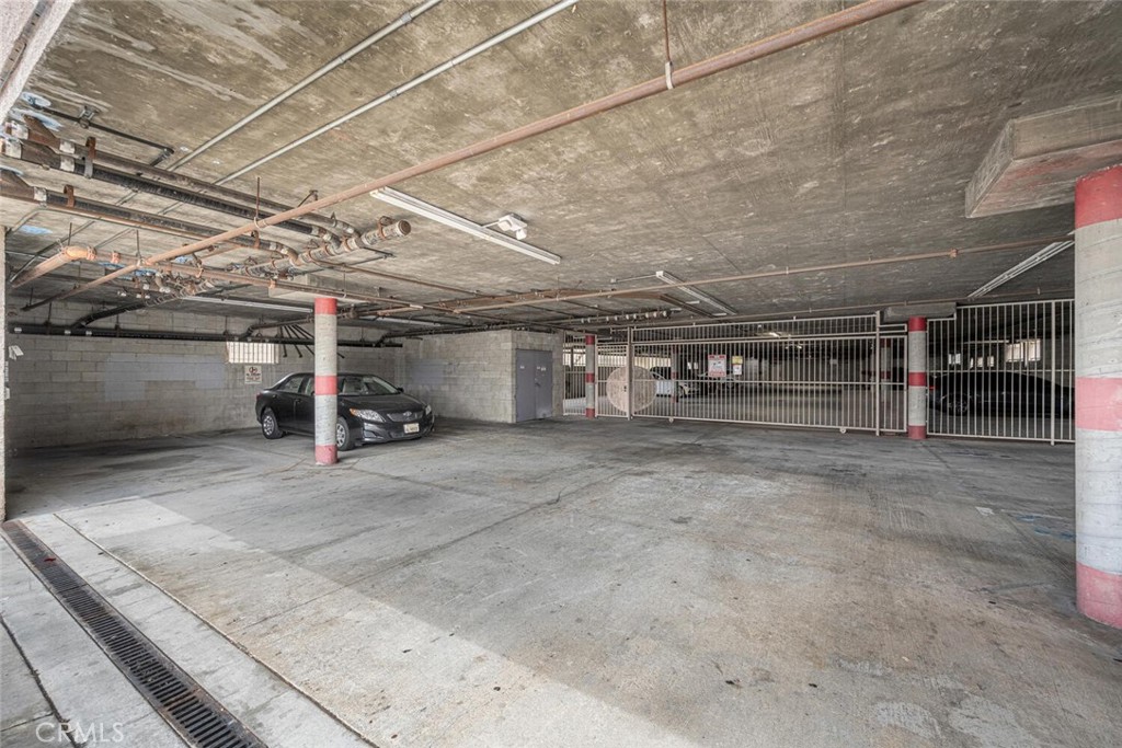 1211 E Carson Street 25