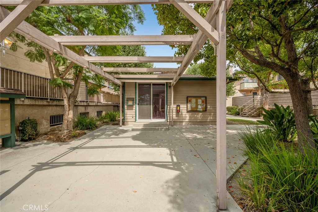 1211 E Carson Street 25