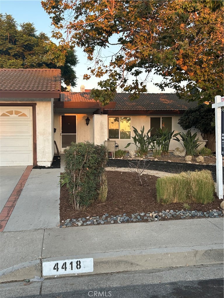 4418 Avenida Del Este