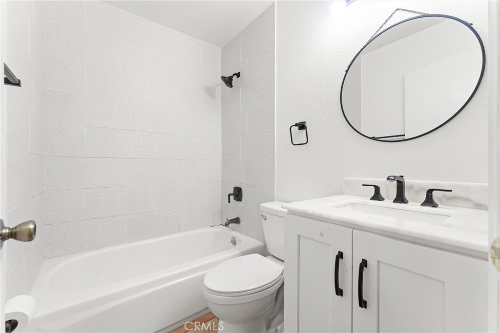 4418 Avenida Del Este