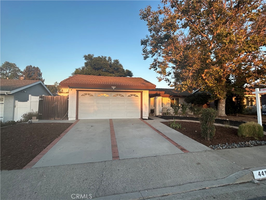 4418 Avenida Del Este