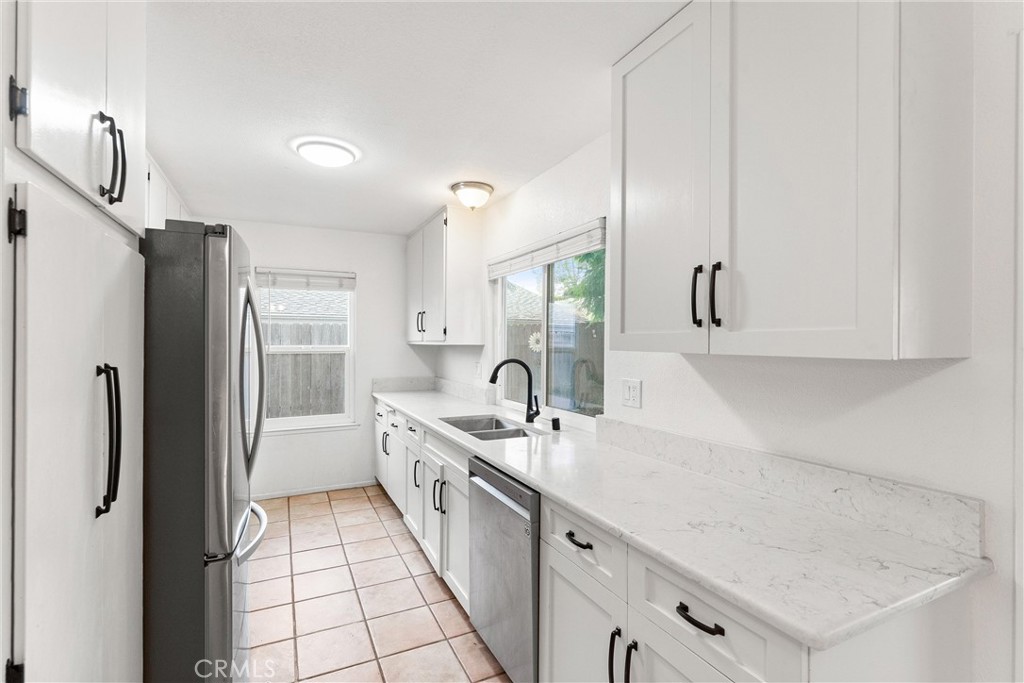 4418 Avenida Del Este