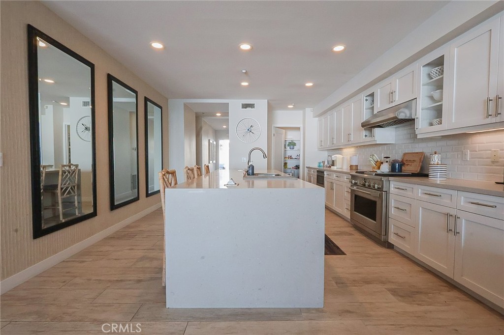 700 S The Strand 202