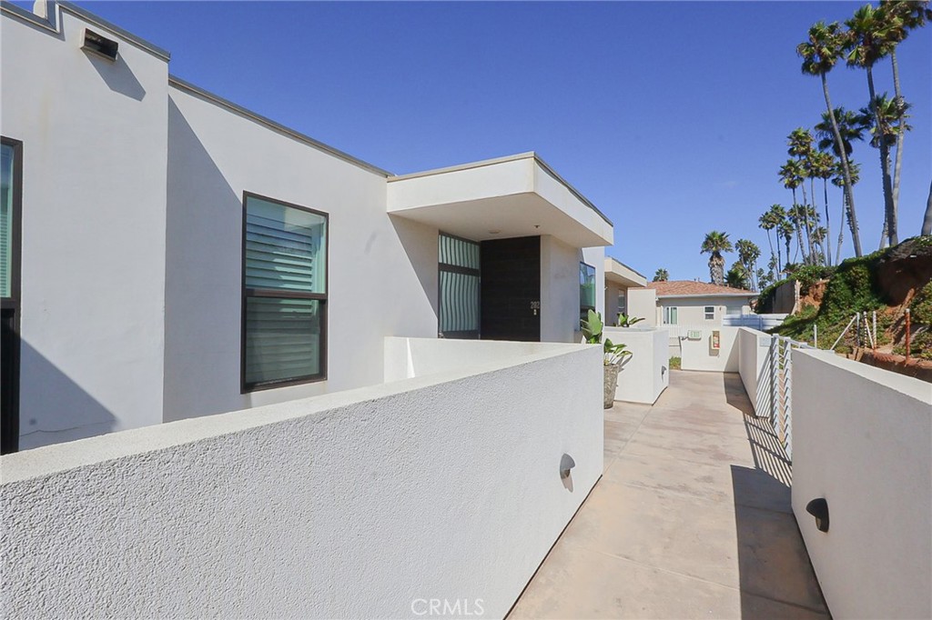 700 S The Strand 202