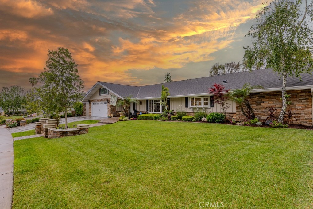 1448 W Domingo Road