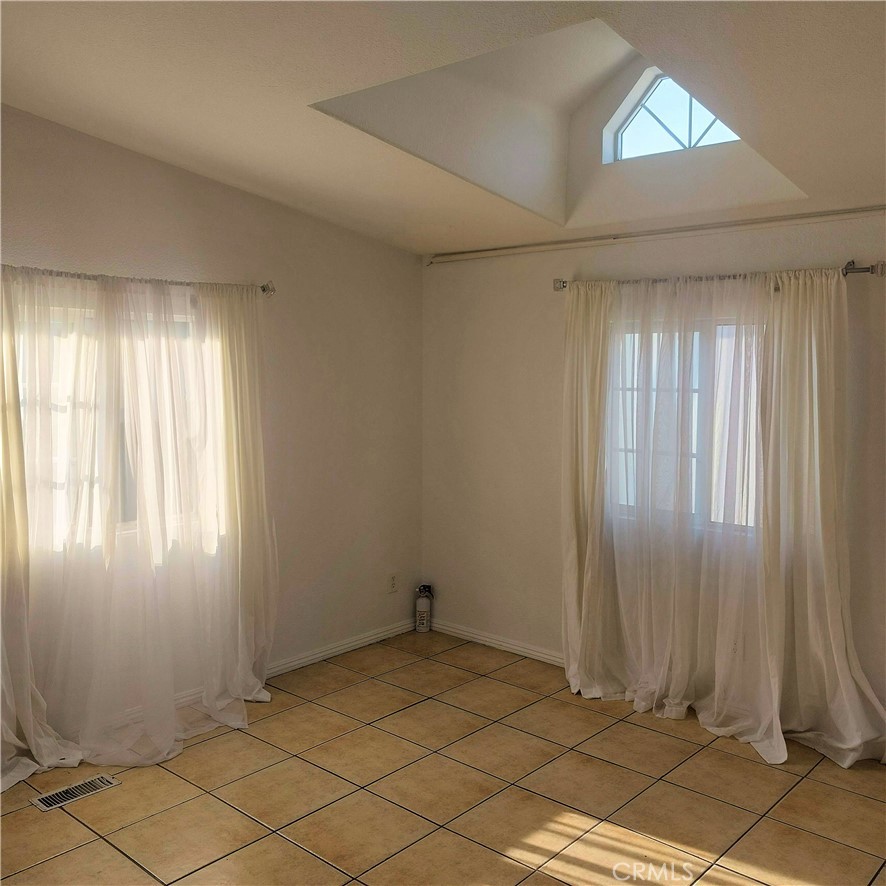 327 W Wilson Street 86