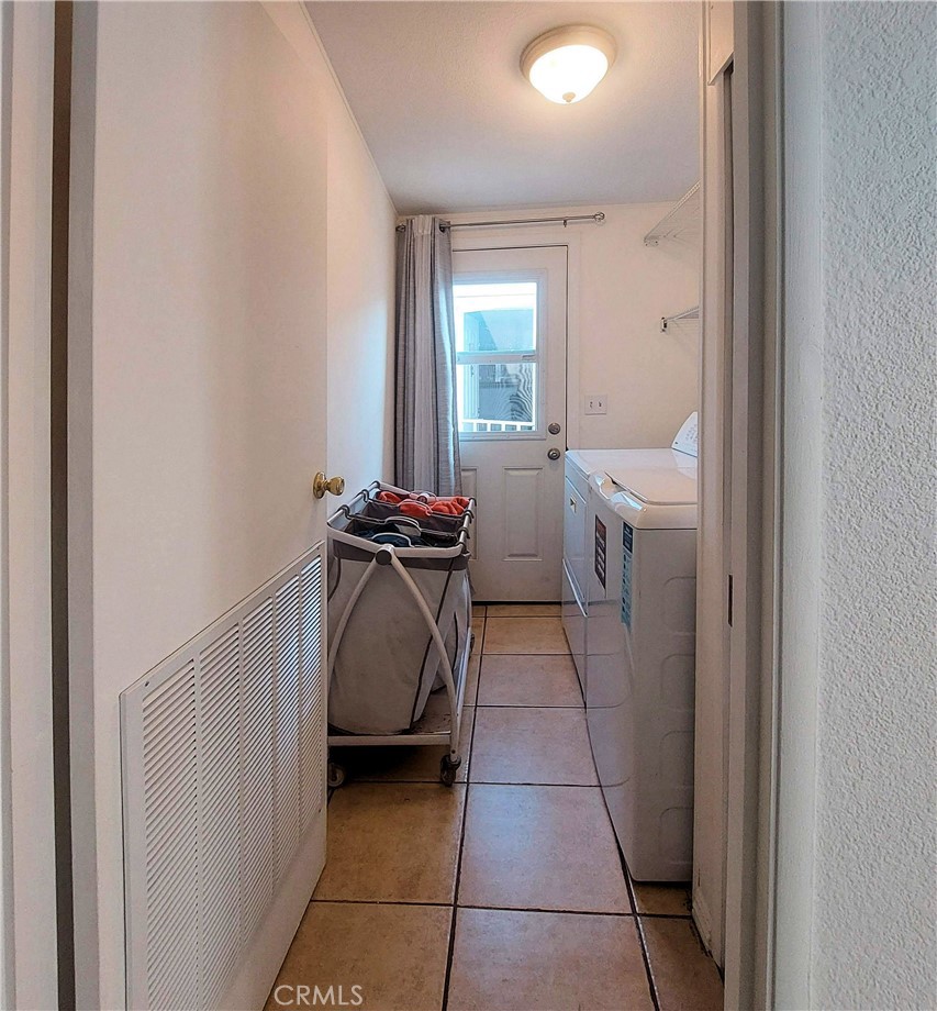 327 W Wilson Street 86
