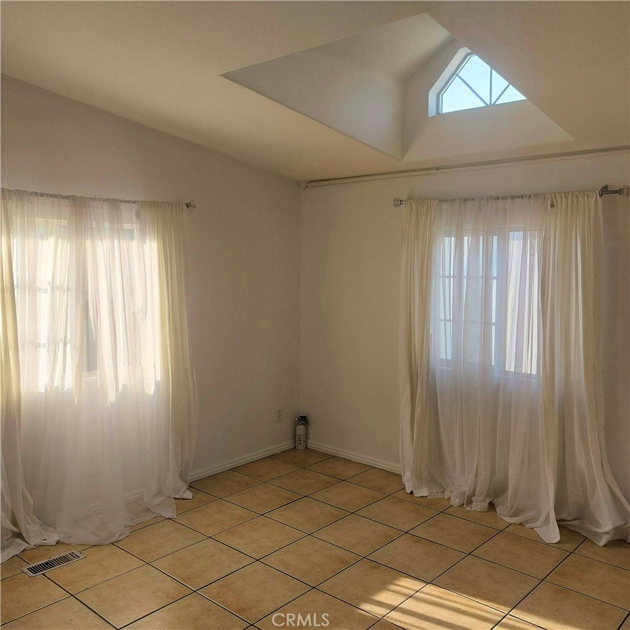 327 W Wilson Street 86