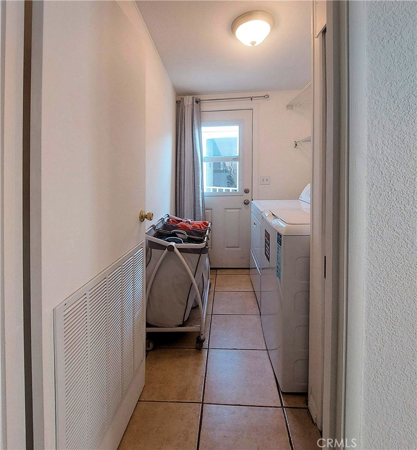 327 W Wilson Street 86