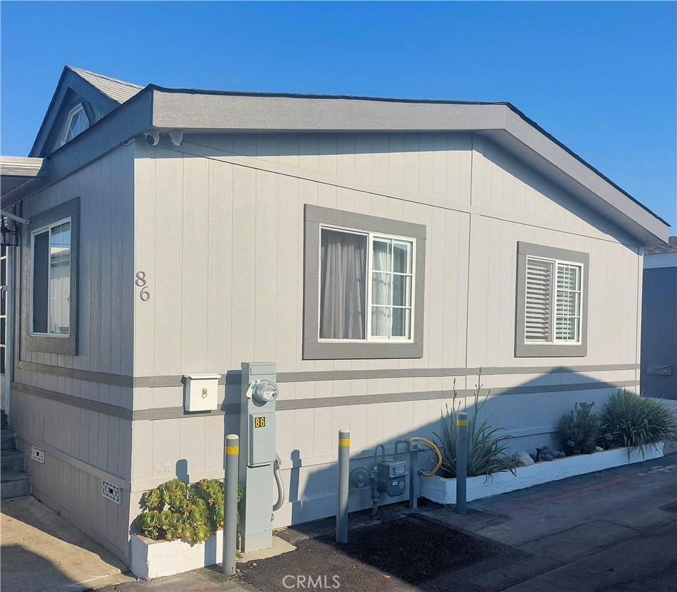 327 W Wilson Street 86