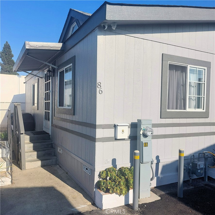 327 W Wilson Street 86