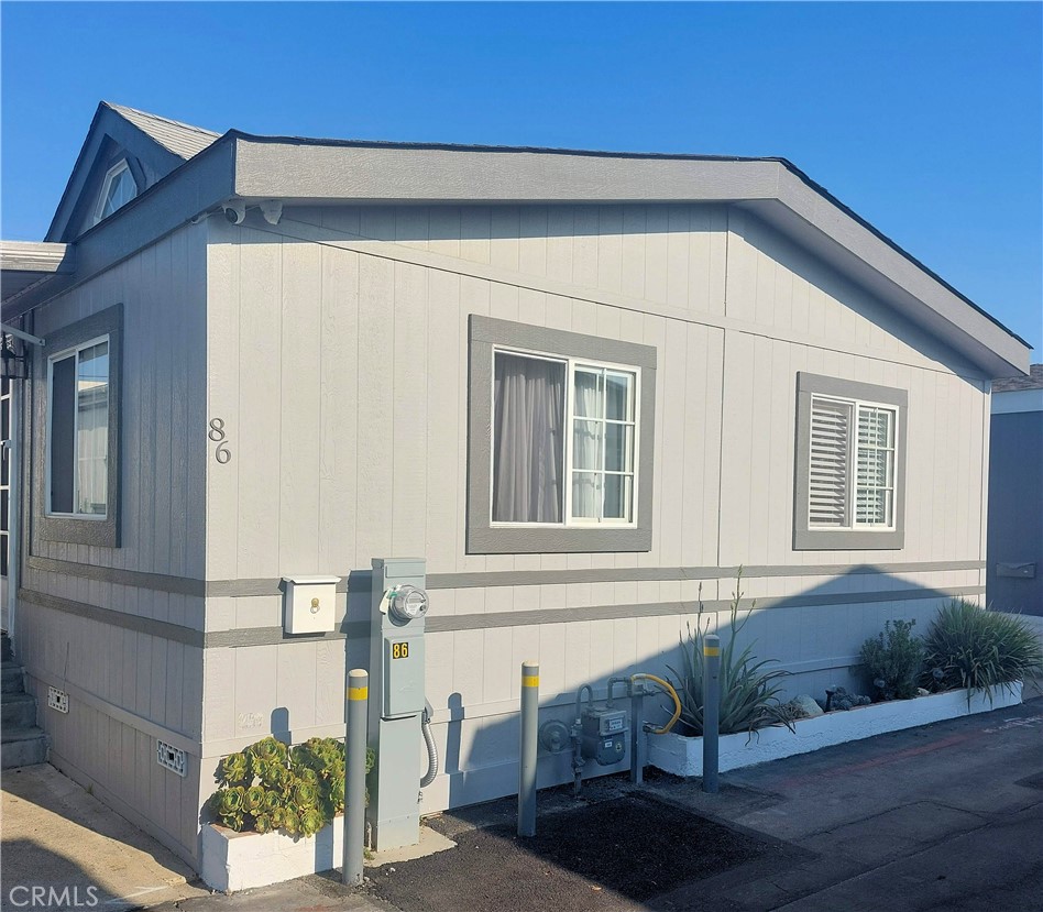 327 W Wilson Street 86