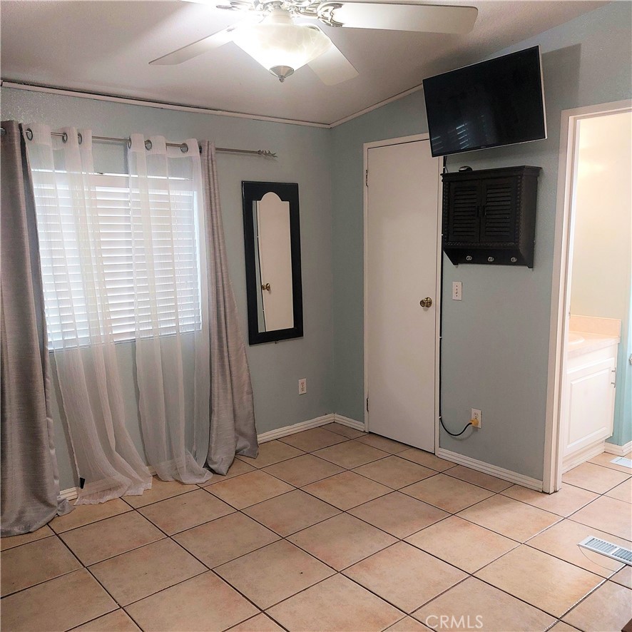 327 W Wilson Street 86