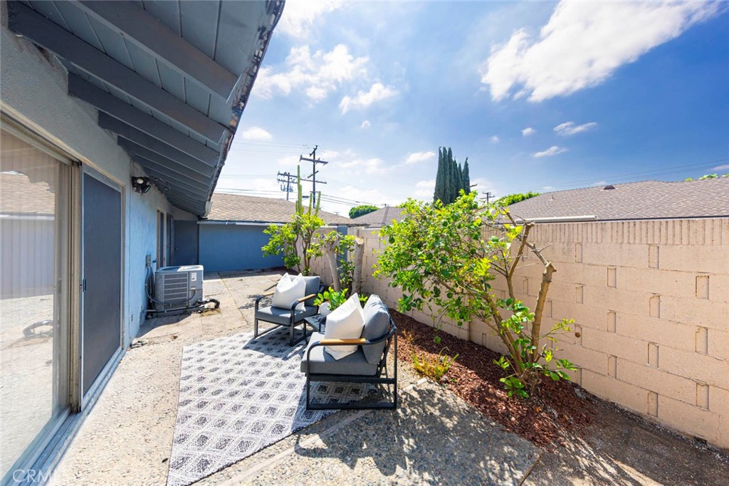 1830 E 19th Street 3