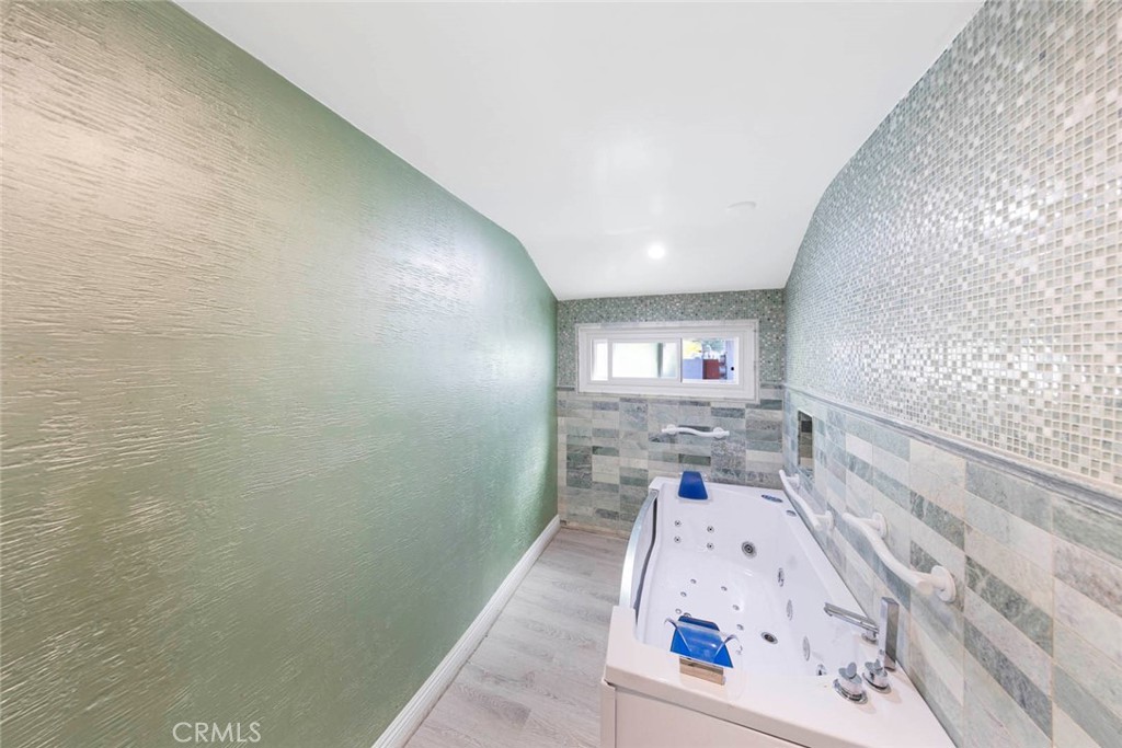 1830 E 19th Street 3