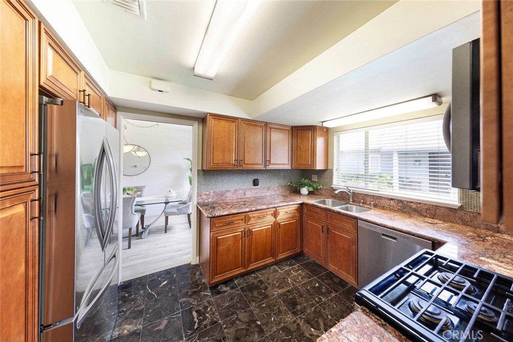 1830 E 19th Street 3