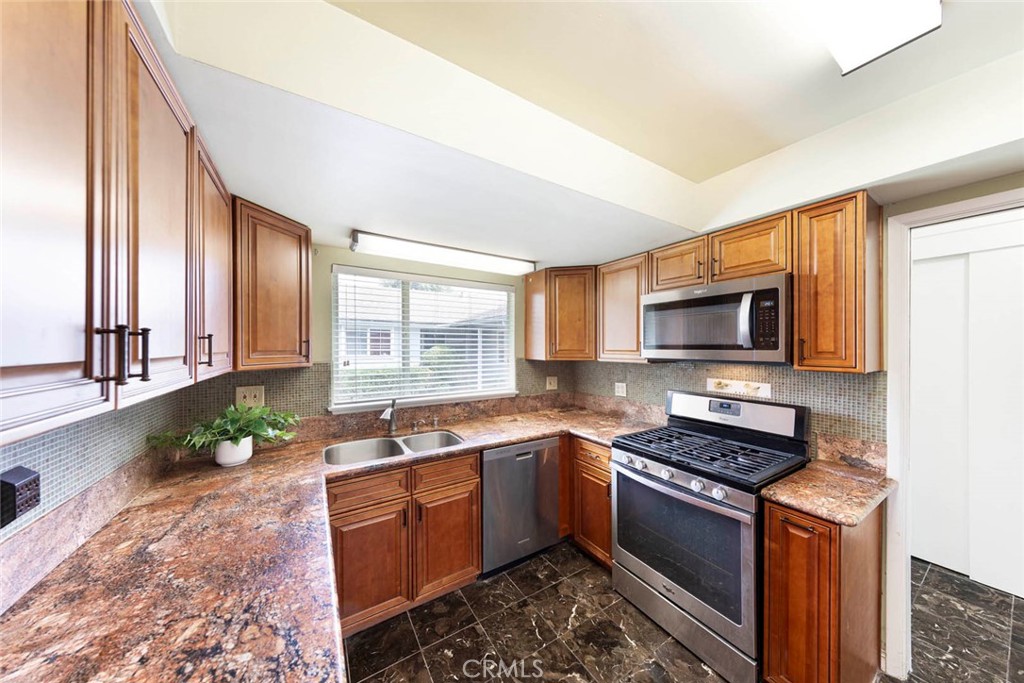 1830 E 19th Street 3