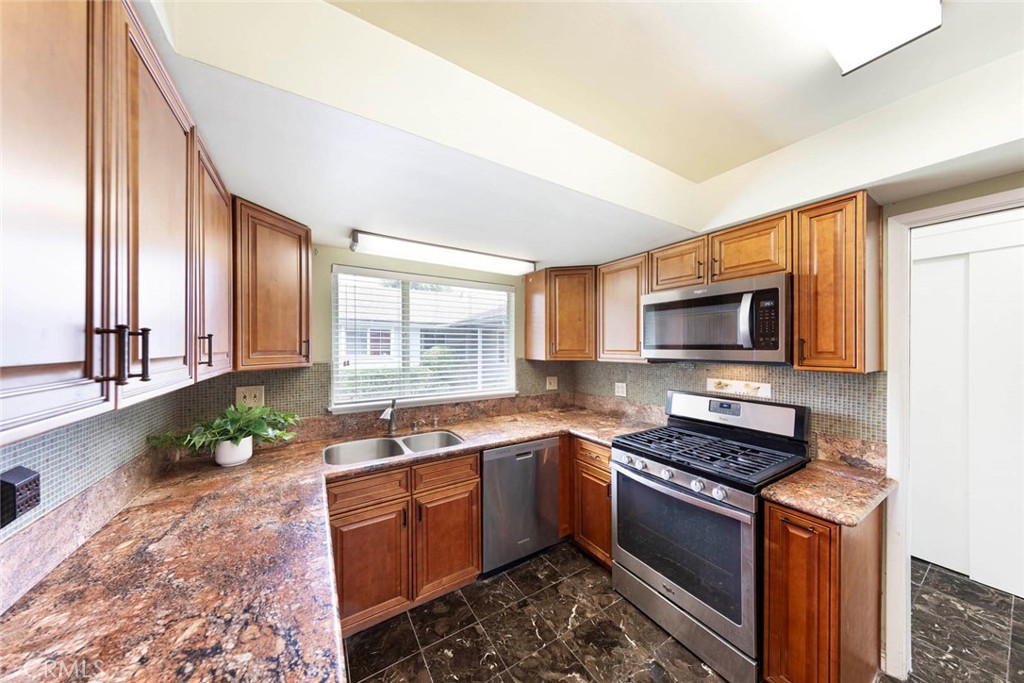 1830 E 19th Street 3