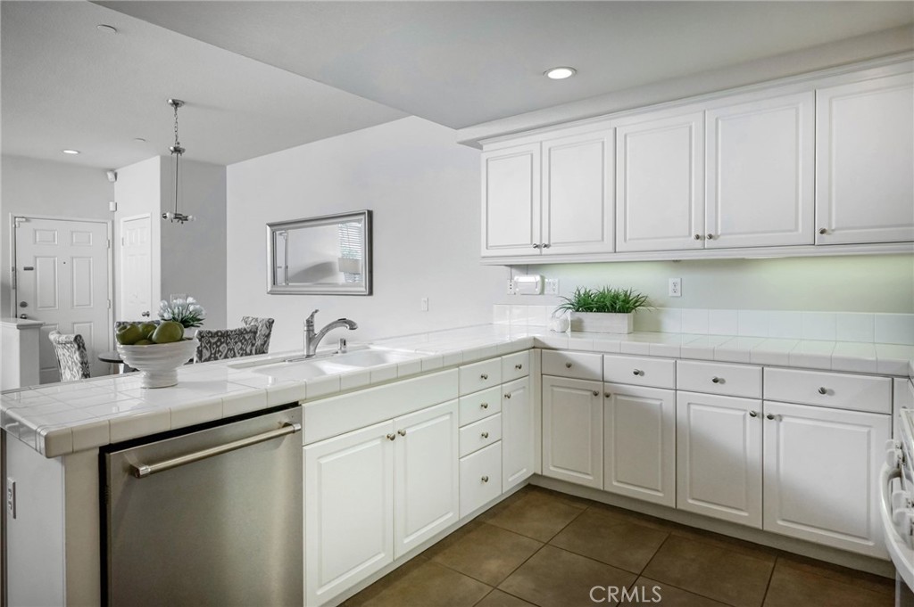 15866 FOUNTAIN Lane
