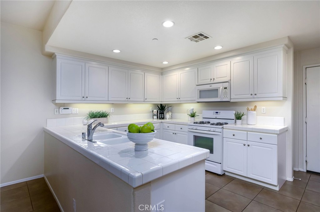 15866 FOUNTAIN Lane