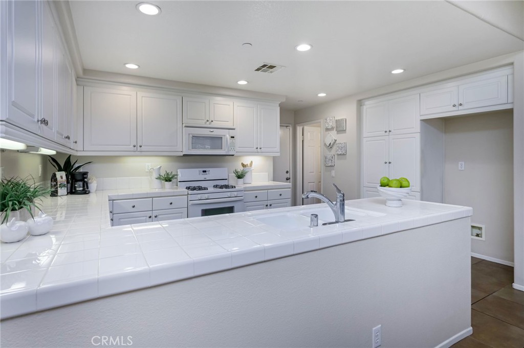 15866 FOUNTAIN Lane