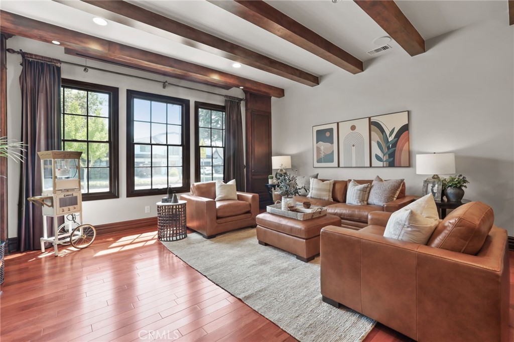 3311 Rossmoor Way
