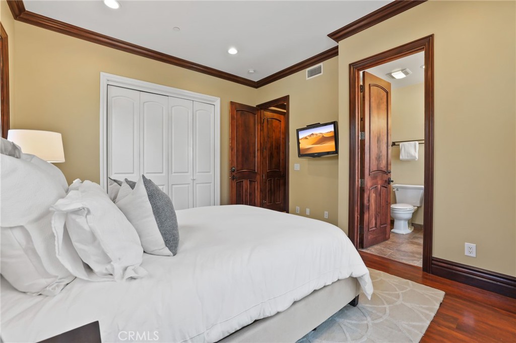3311 Rossmoor Way