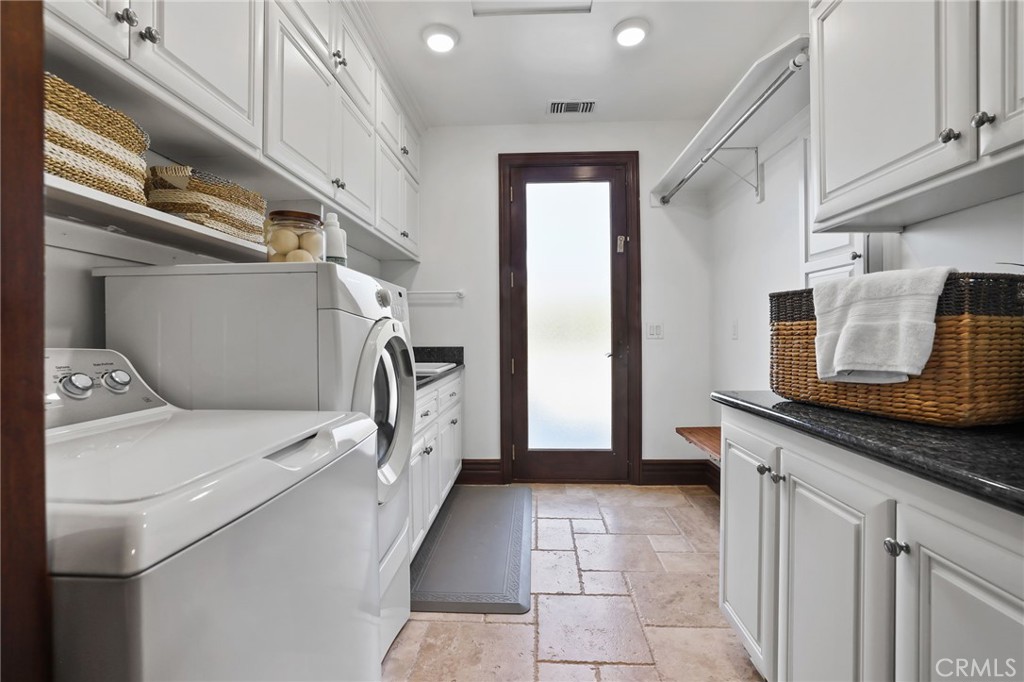3311 Rossmoor Way