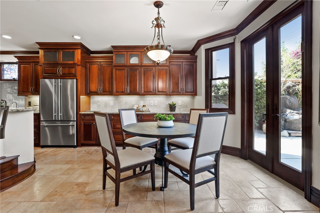 3311 Rossmoor Way