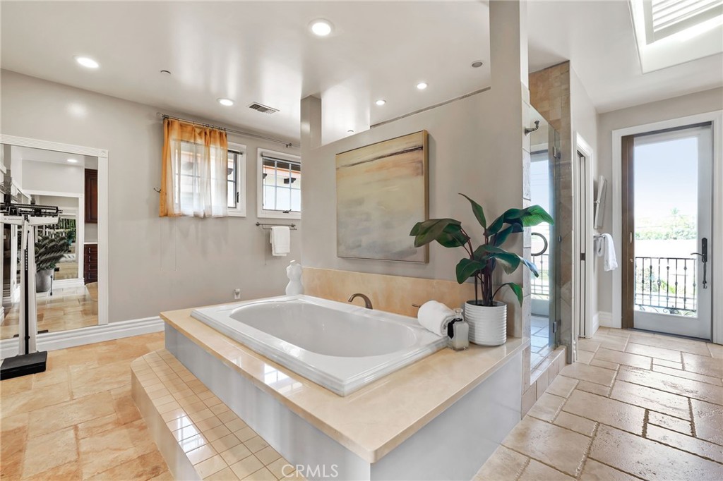3311 Rossmoor Way