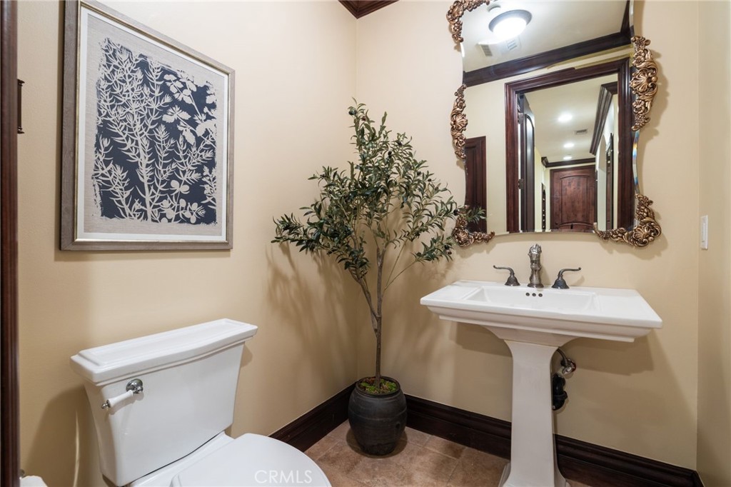 3311 Rossmoor Way