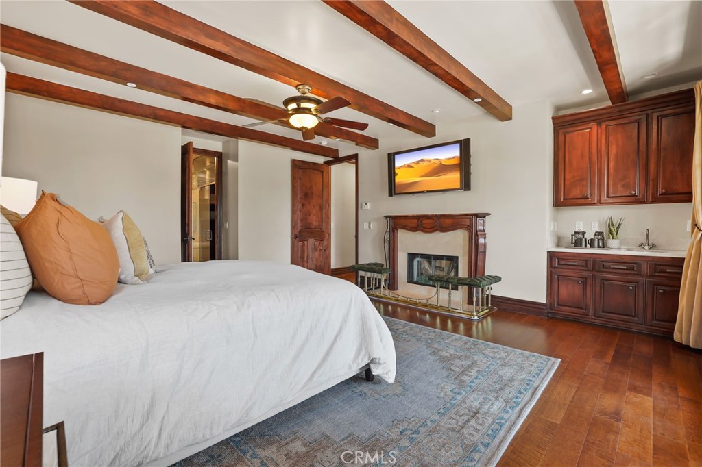 3311 Rossmoor Way