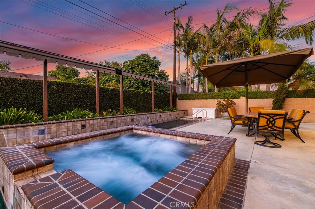 3311 Rossmoor Way
