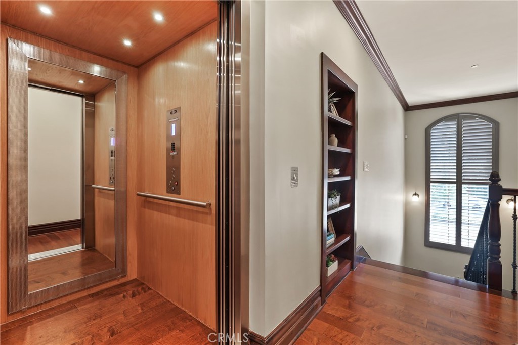 3311 Rossmoor Way