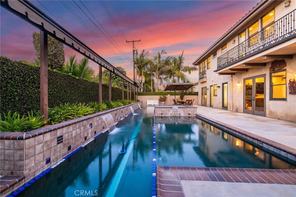 3311 Rossmoor Way