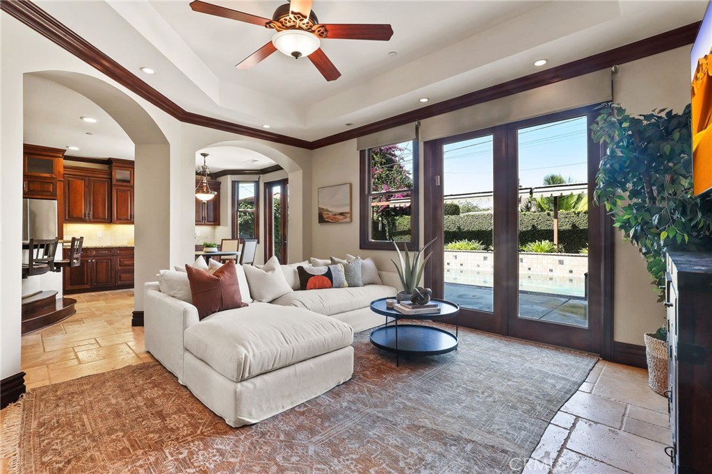 3311 Rossmoor Way