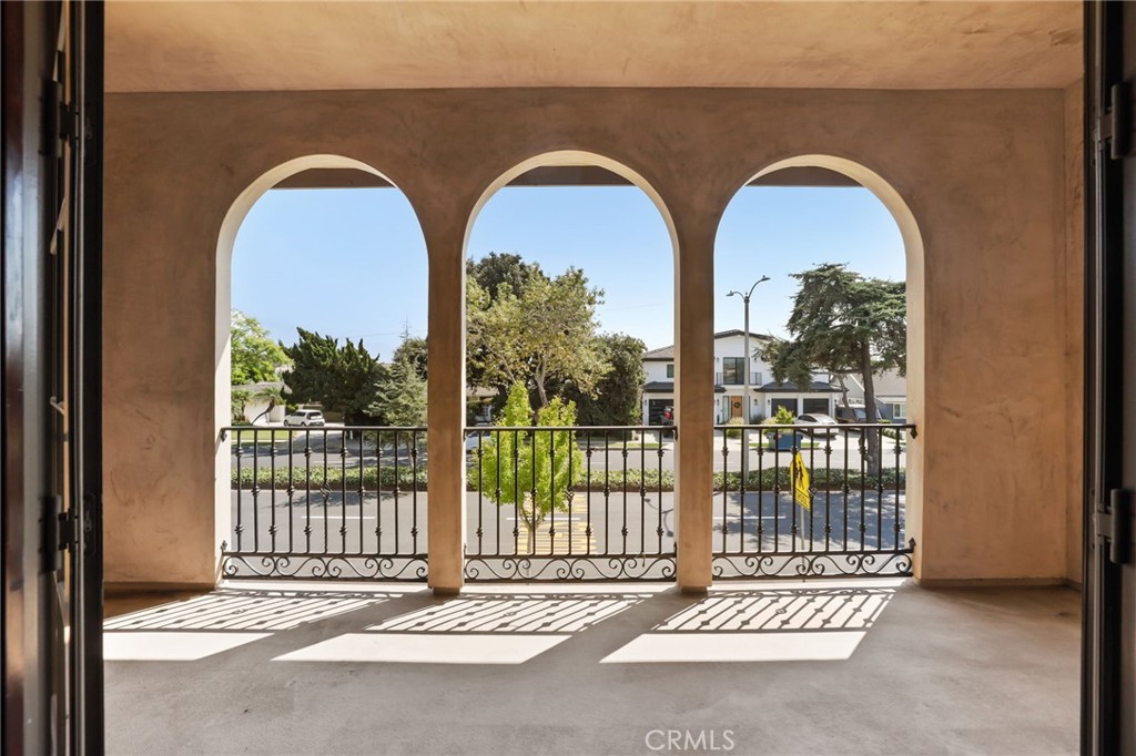 3311 Rossmoor Way