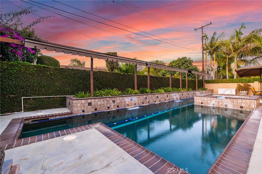 3311 Rossmoor Way