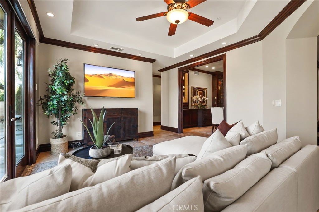 3311 Rossmoor Way