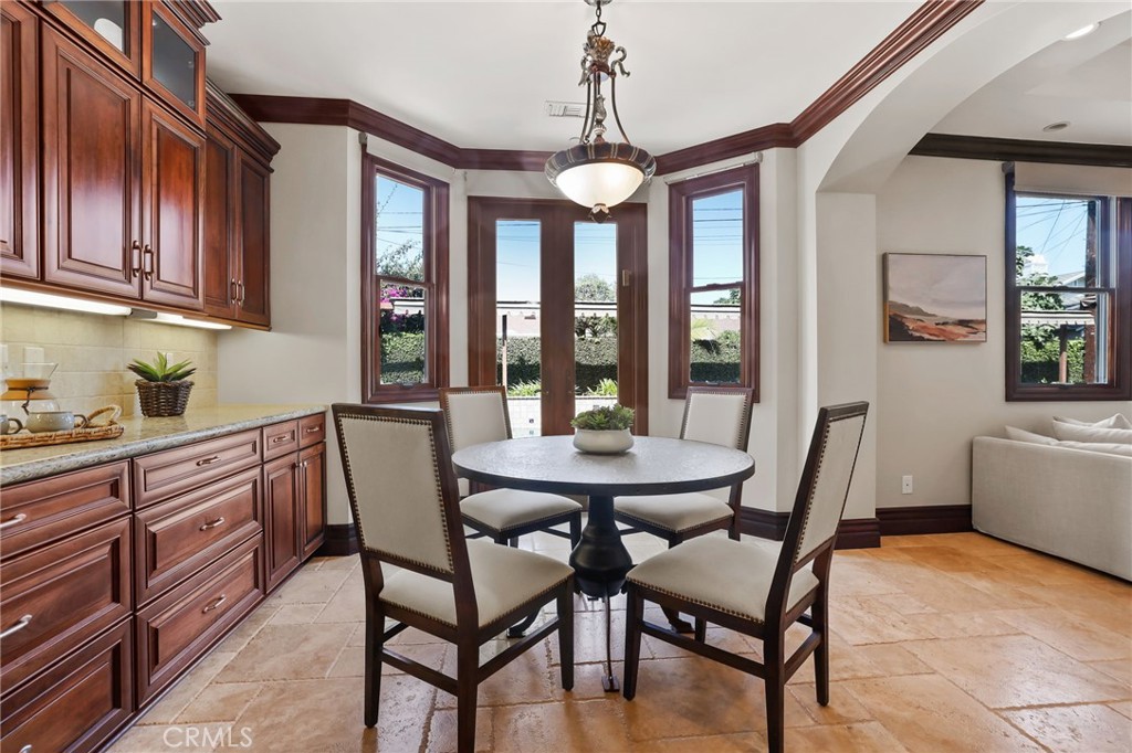 3311 Rossmoor Way