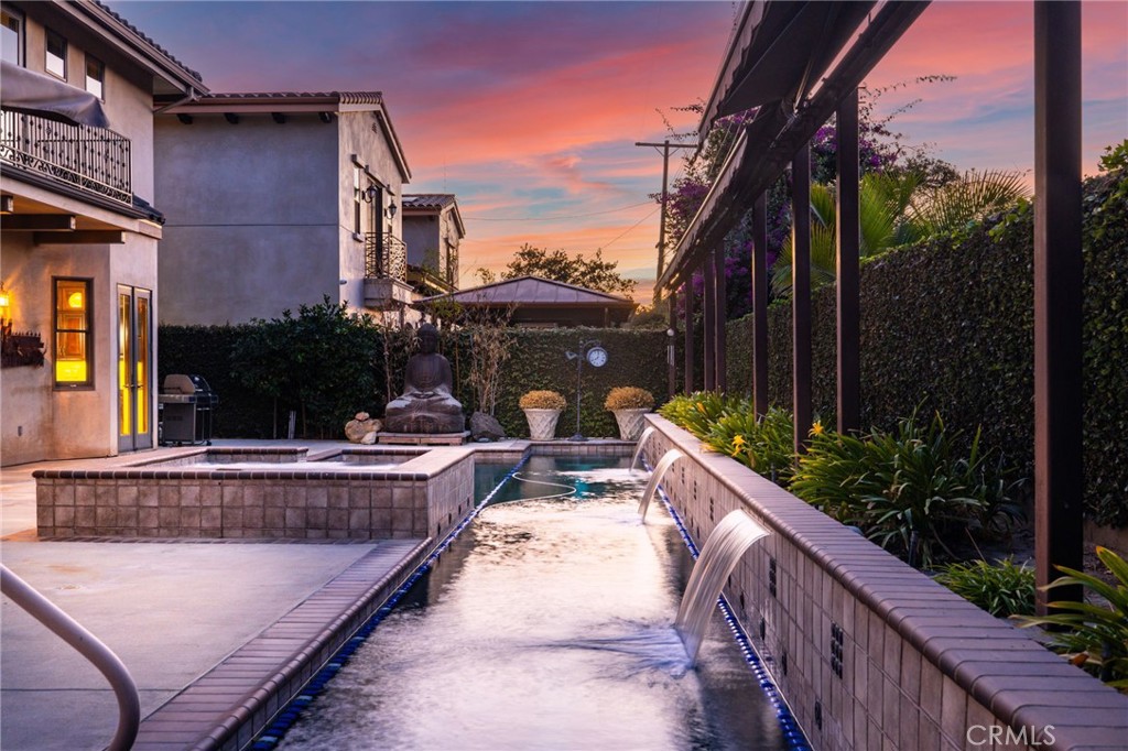 3311 Rossmoor Way