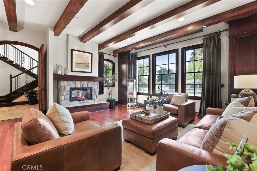 3311 Rossmoor Way