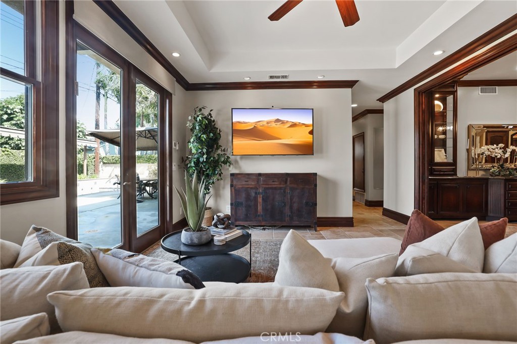 3311 Rossmoor Way