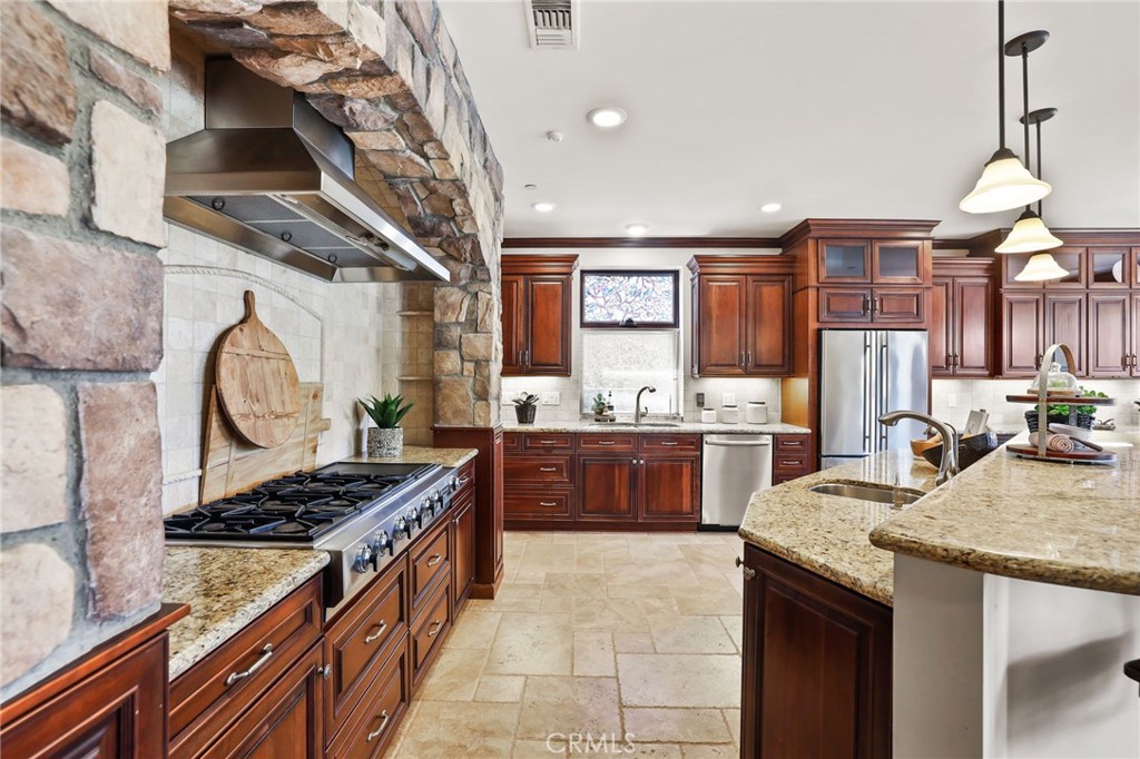 3311 Rossmoor Way